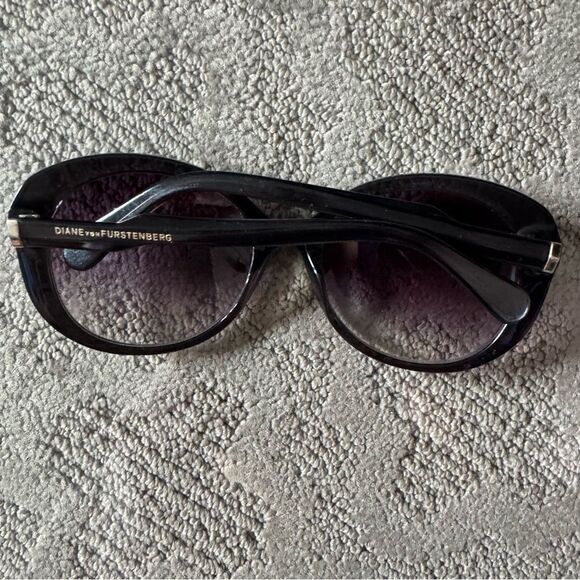 Diane Von Furstenberg Alice DVF647S Oversized Sunglasses. Gradient Black. main image 8